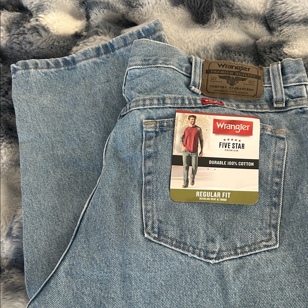 Wrangler Men's Light Blue Relaxed Jeans